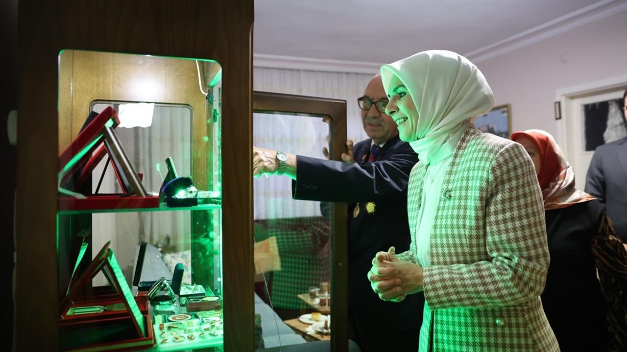 Bakan Göktaş, Aile Yılı Kapsamında 50 Yıldır Evliliğini Süren Küçük Çiftini Ziyaret Etti