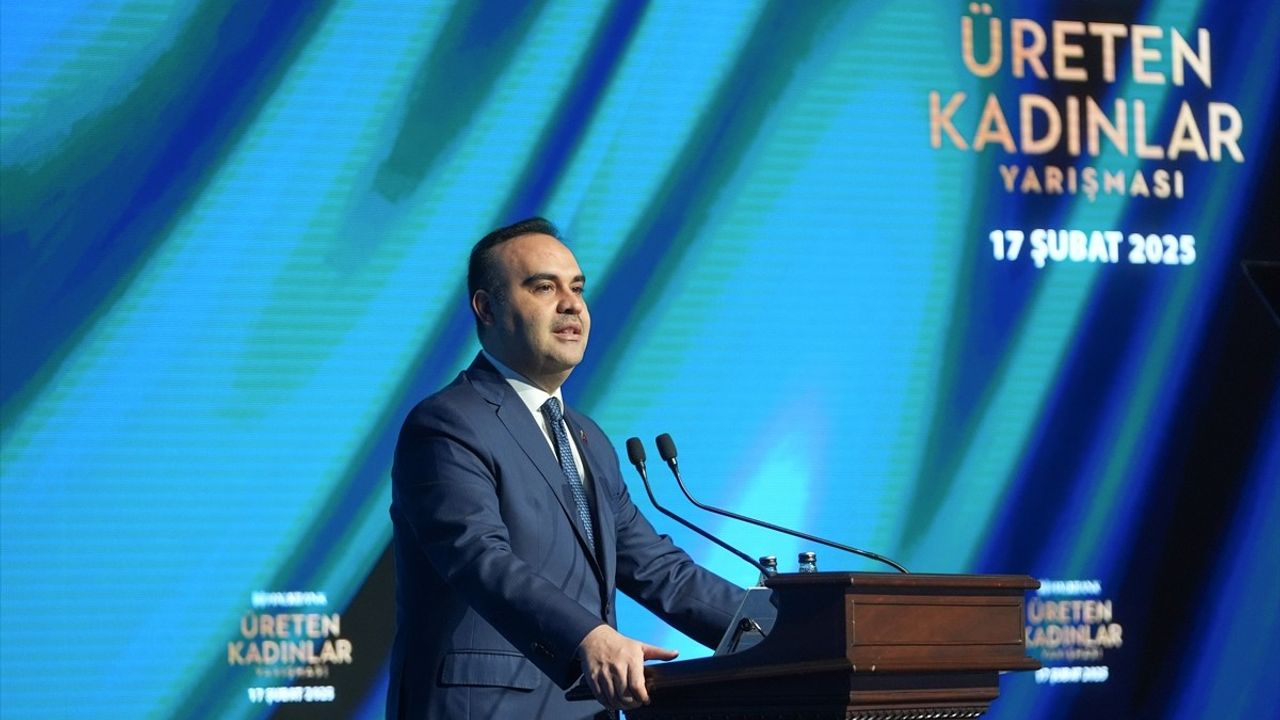 Bakan Kacır: Türk kadınları bilim ve teknolojide Avrupa'yı geride bırakıyor