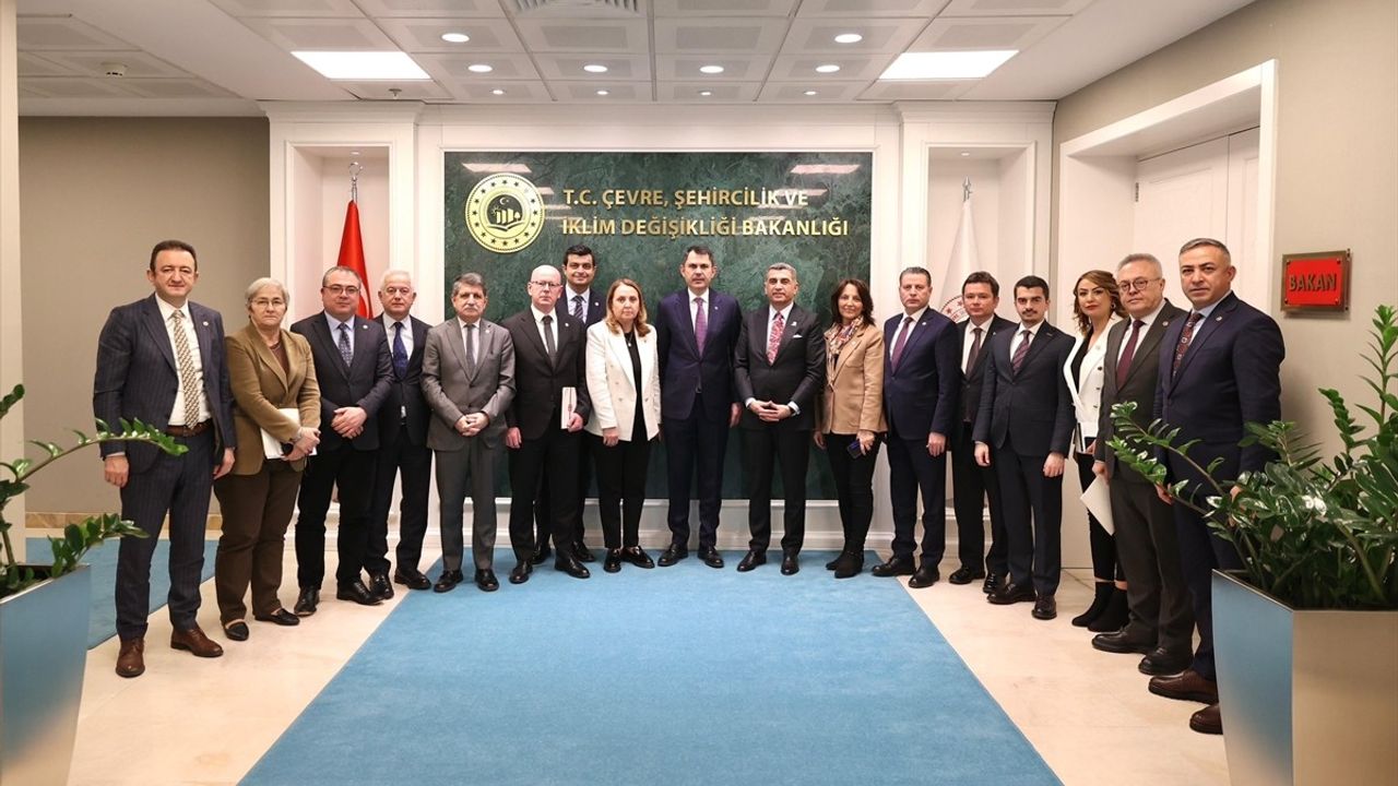 Bakan Kurum, CHP'li Milletvekilleri ve Belediye Başkanlarıyla Toplantı Gerçekleştirdi