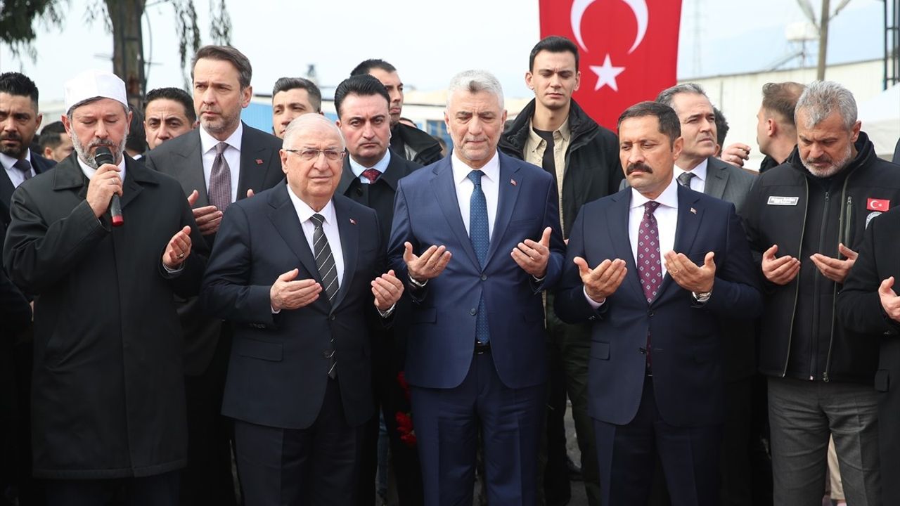 Bakanlar, Hatay'daki Deprem Mezarlığı'nı Ziyaret Etti