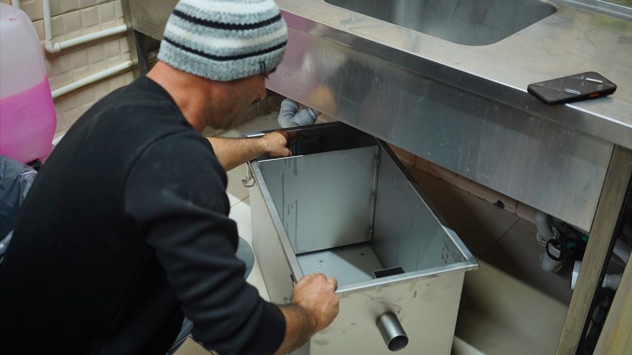 Balıkesir Ayvalık'ta İşletmelere Atık Yağlar İçin 'Yağ Tutucu' Zorunluluğu Getirildi