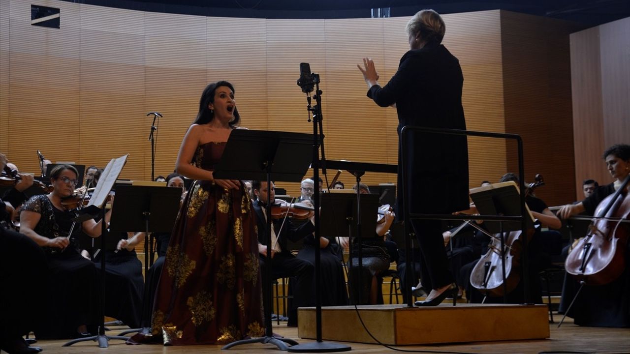 BBDSO, Alman Şef Cornelia Von Kerssenbrock ve Solist Esra Çetiner'i Ağırladı