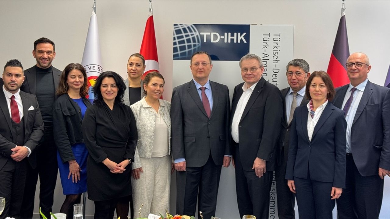 Berlin Büyükelçisi Gökhan Turan, Türk-Alman Ticaret ve Sanayi Odası'nı Ziyaret Etti