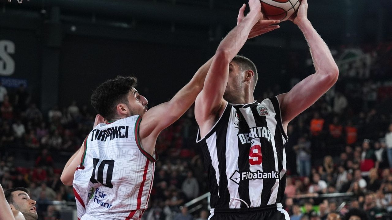 Beşiktaş Fibabanka, Karşıyaka'yı Deplasmanda Yenerek Önemli Bir Galibiyet Aldı