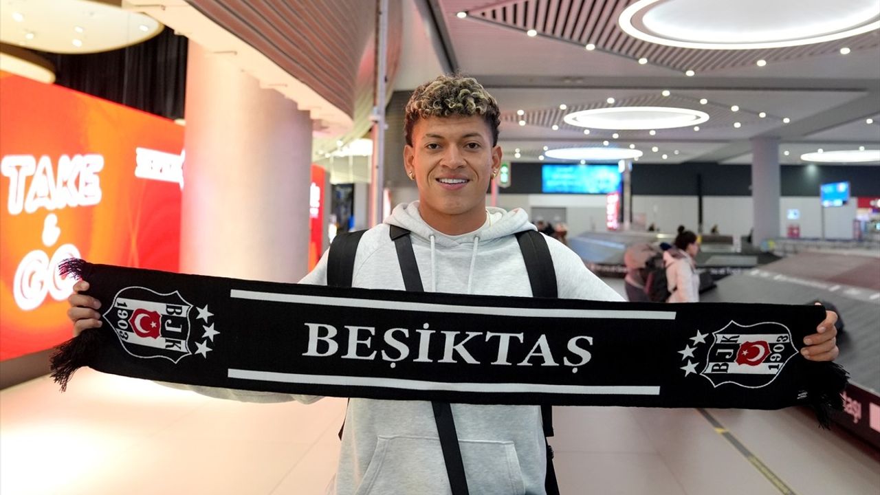 Beşiktaş, Kolombiyalı Orta Saha Oyuncusu Elan Ricardo ile Anlaşma Sağladı