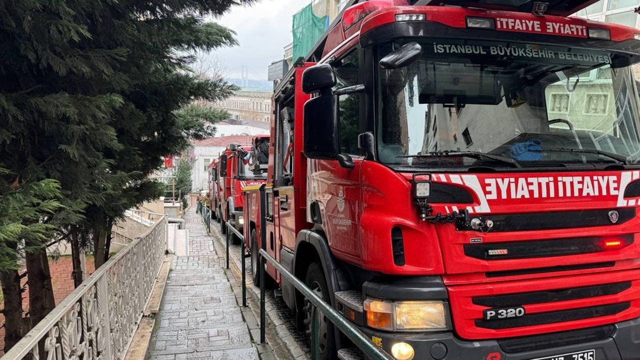 Beşiktaş'ta 6 Katlı Binada Yangın Kontrol Altına Alındı