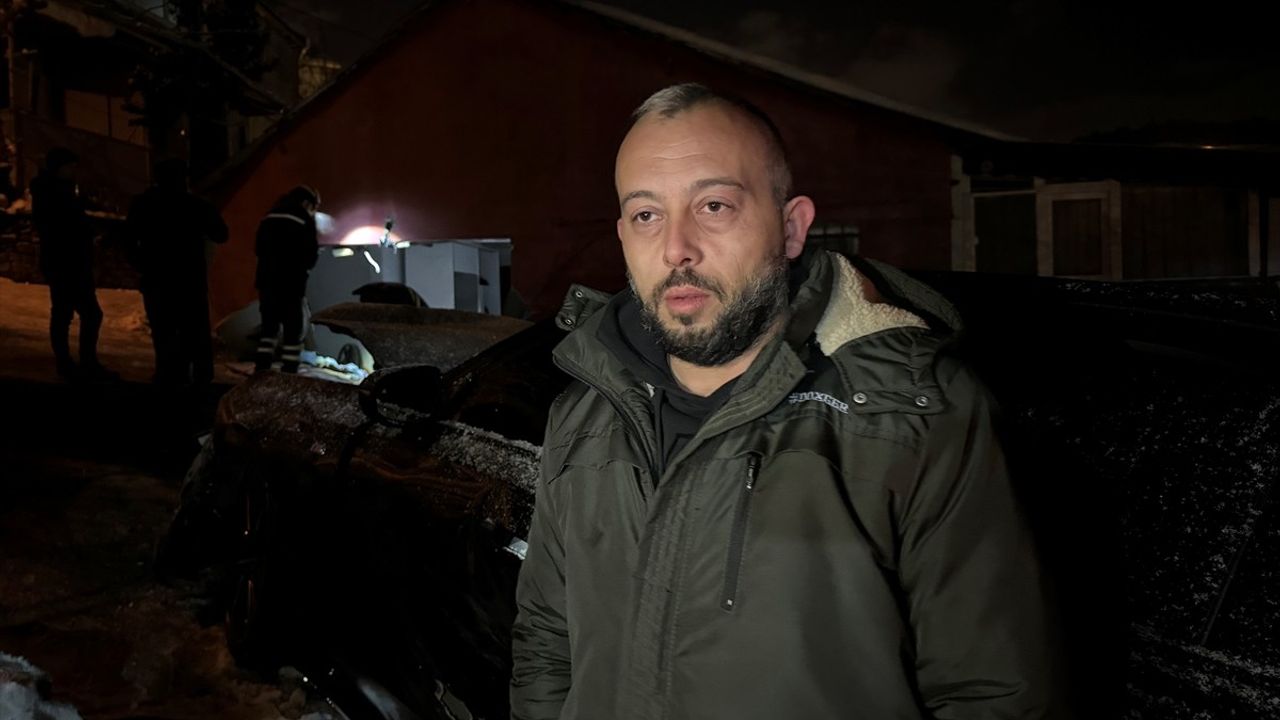 Beykoz'da Buzlu Yolda Kazada İki Kişi Yaralandı