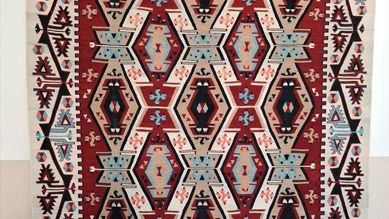 Beypazarı HEM'de Kök Boya ile Yeni Kilim Dokundu