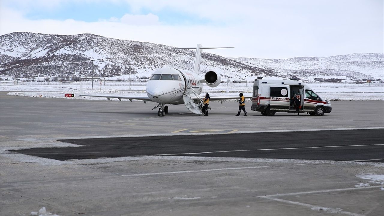 Bingöl'de Kalçası Kırılan Çocuk, Ambulans Uçakla Ankara'ya Sevk Edildi