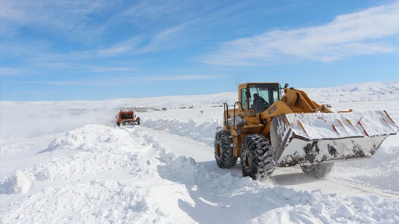 Bingöl'de KOAH Hastası Ambulans Helikopterle Erzurum'a Sevk Edildi