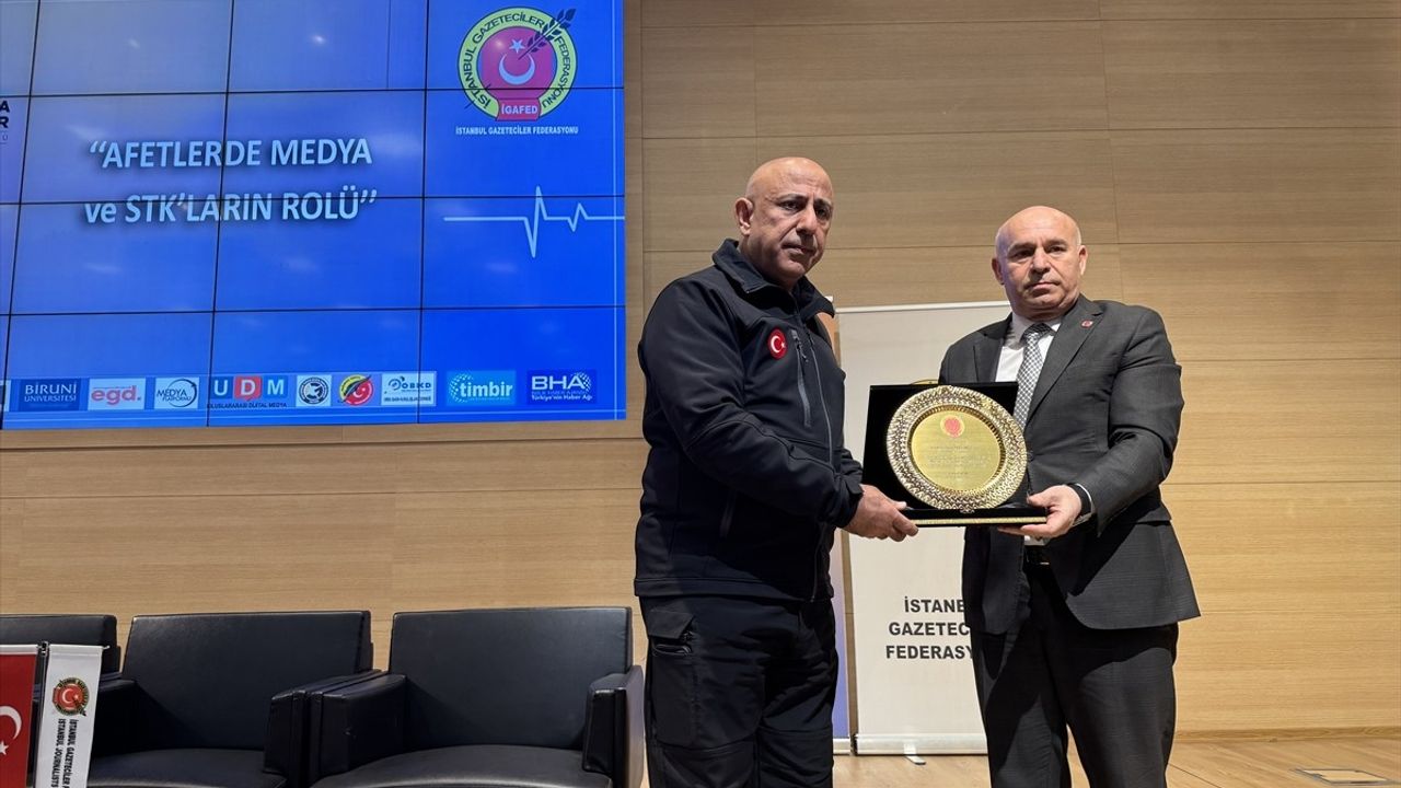 Biruni Üniversitesinde 'Afetlerde Medya ve STK'lerin Rolü' Paneli Gerçekleşti