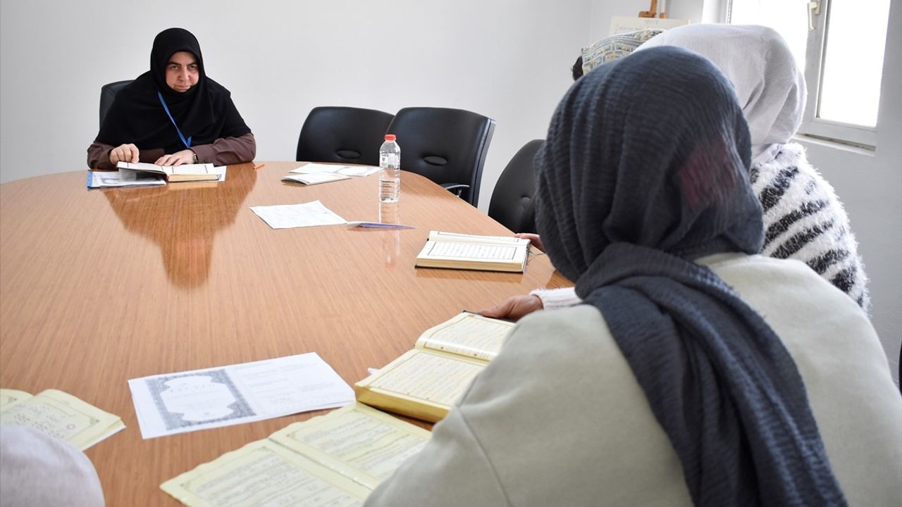 Bitlis E Tipi Kapalı Ceza İnfaz Kurumu'nda Hükümlülere Mesleki Kurslar Düzenleniyor