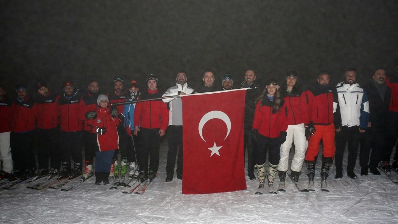 Bitlis'te 4. Geleneksel Meşaleli Kayak Festivali Düzenlendi