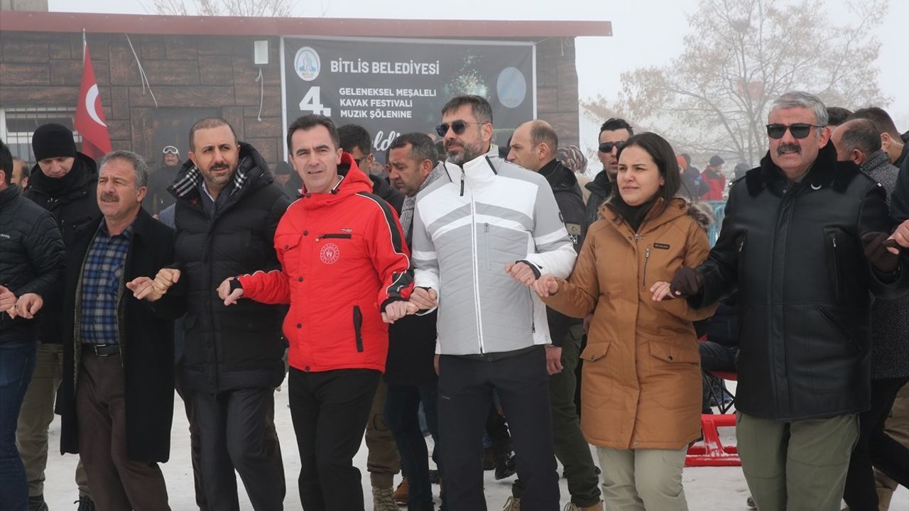 Bitlis'te 4. Geleneksel Meşaleli Kayak Festivali ve Müzik Şöleni Gerçekleştirildi