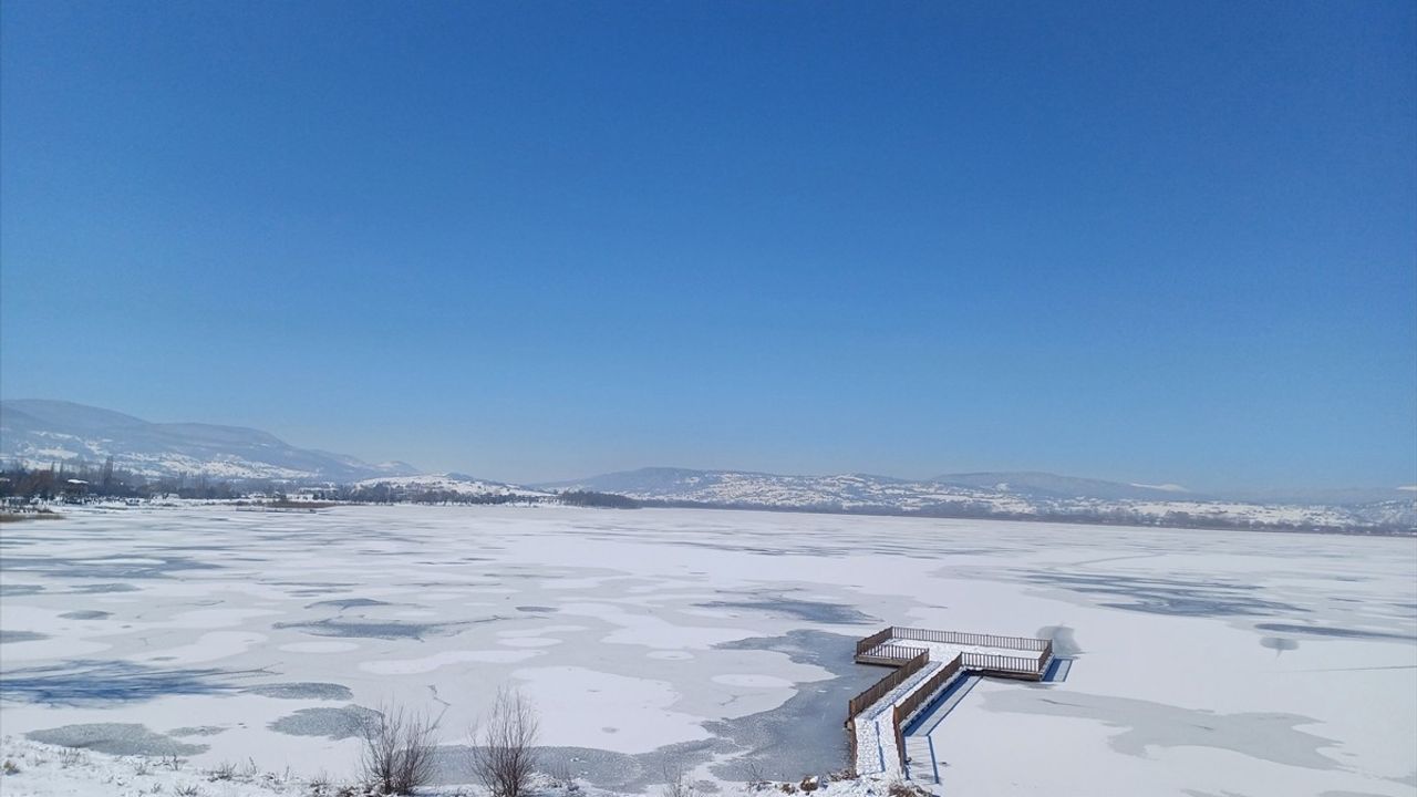 Bolu'da Göl ve Göletlerin Yüzeyi Dondu