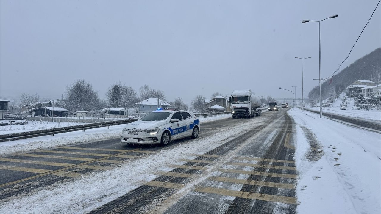 Bolu Dağı'nda İki Tankerin Çarpışması Ulaşımı Etkiledi