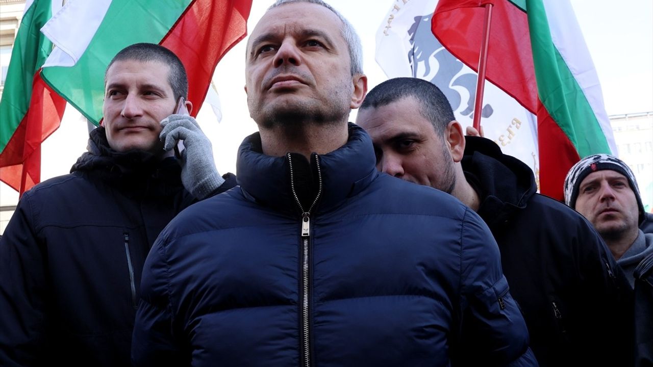 Bulgaristan'da Avro Geçişine Karşı Protesto: 10 Polis Yaralandı, 6 Gözaltı