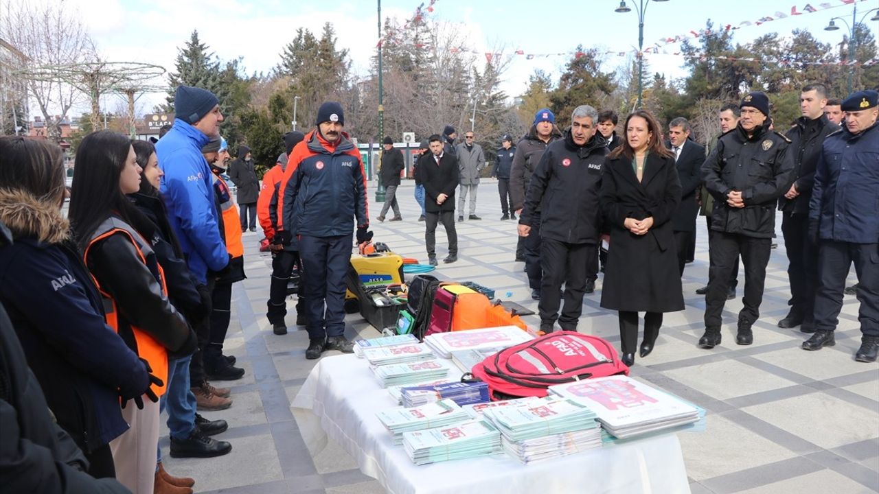 Burdur'da Kahramanmaraş Depremlerinde Hayatını Kaybedenler Anıldı