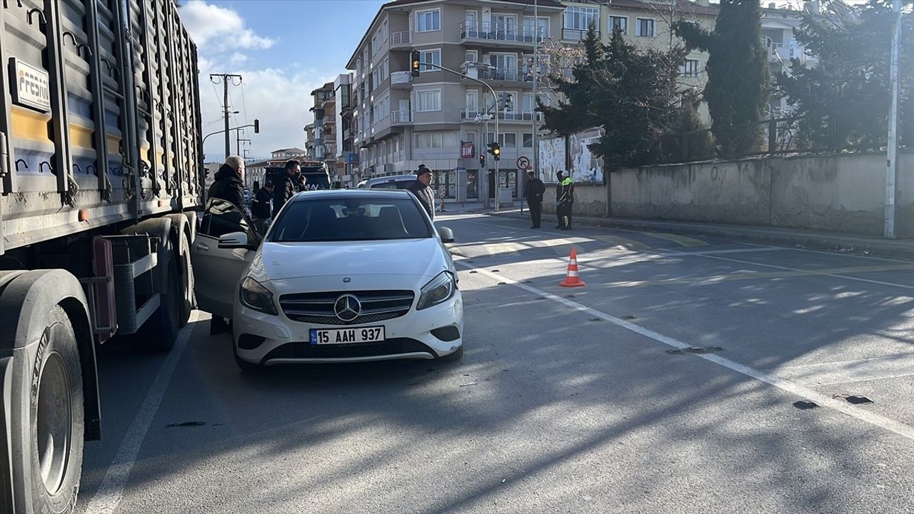 Burdur'da Kalp Krizi Geçiren Sürücü, 3 Araca Çarptı