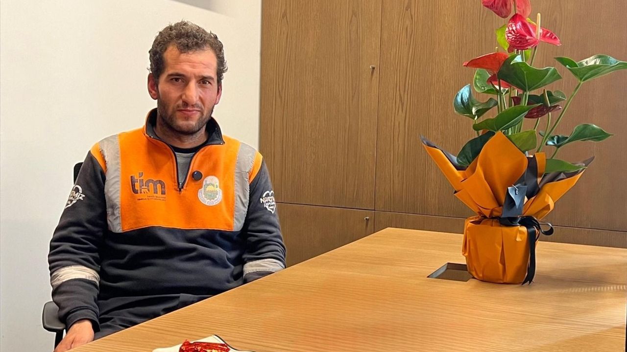 Bursa'da Temizlik Personeli Değerli Ziynet Eşyasını Sahibine Ulaştırdı