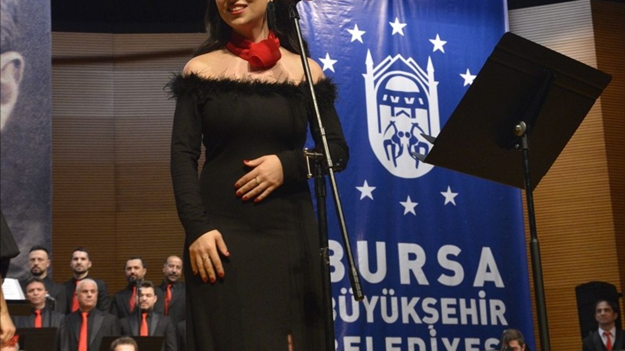 Bursa'da Türk Halk Müziği Konseri Büyük Beğeni Topladı