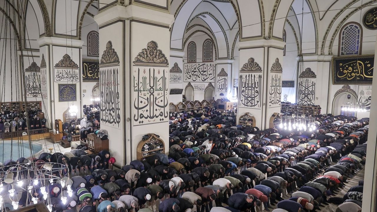Bursa, Eskişehir, Balıkesir, Bilecik, Çanakkale ve Yalova'da Ramazan'ın İlk Teravih Namazı Kılındı