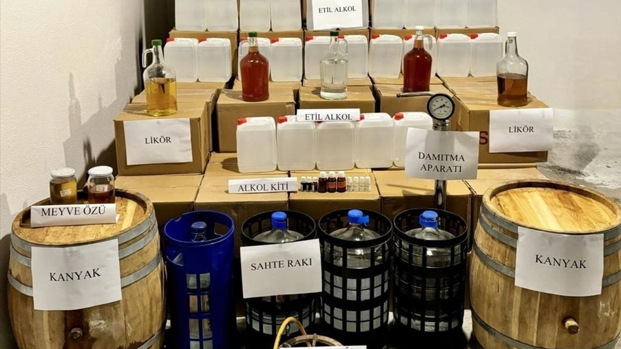 Çanakkale'de Sahte ve Kaçak Alkol Operasyonu: 3 Şüpheli Gözaltında