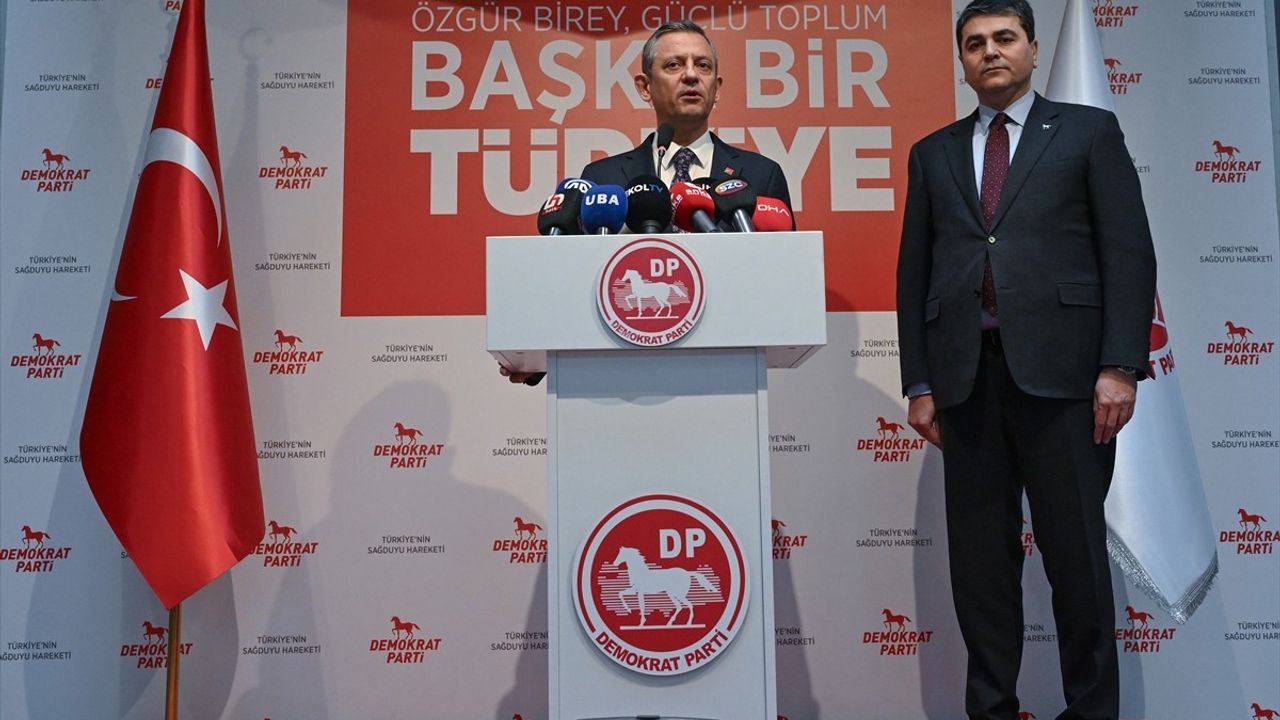 CHP Genel Başkanı Özel, DP Genel Başkanı Uysal'ı Ziyaret Etti