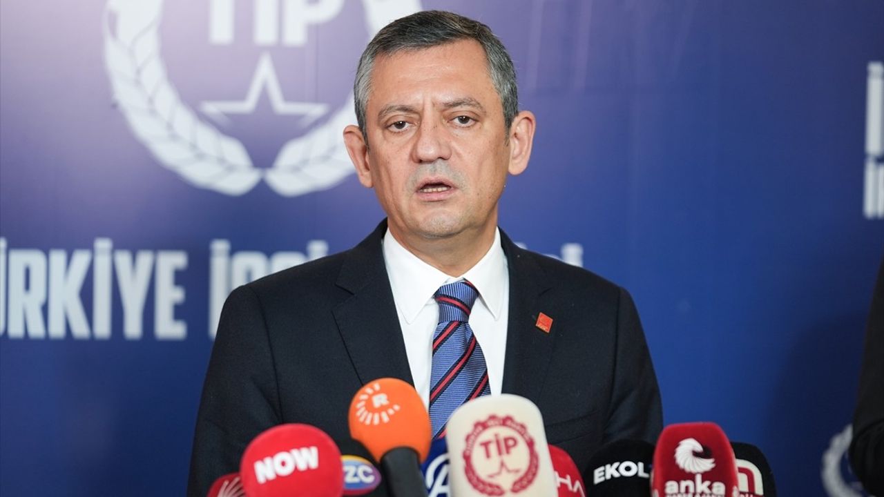 CHP Genel Başkanı Özgür Özel'den Ekrem İmamoğlu'na Destek