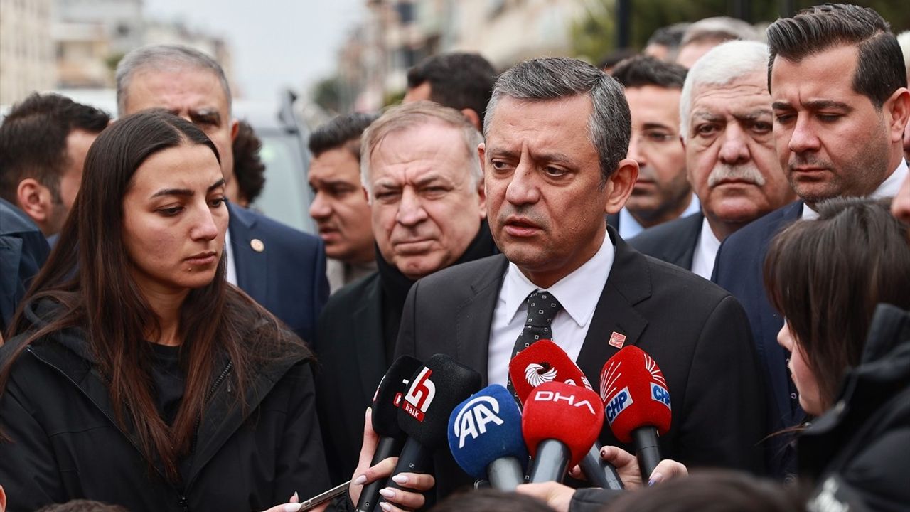 CHP Genel Başkanı Özgür Özel'den Hatay'da Deprem İle İlgili Siyaset Üstü Seferberlik Çağrısı
