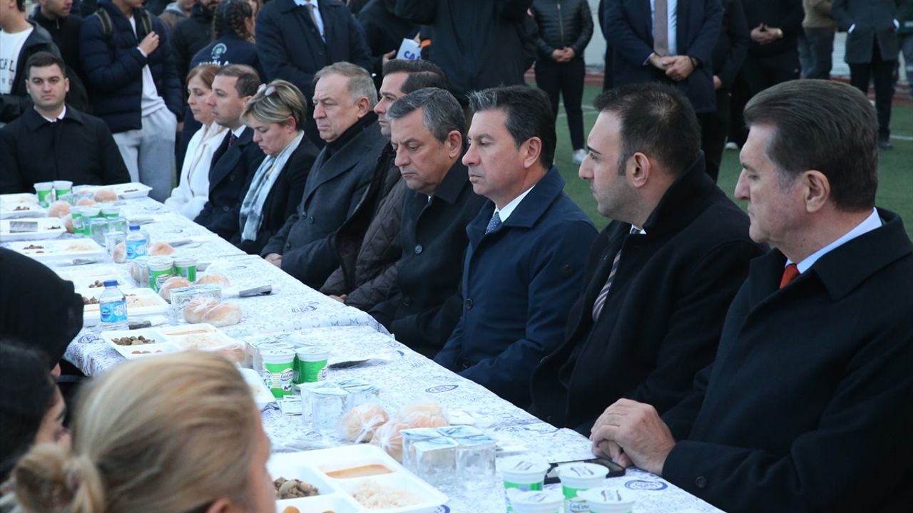 CHP Genel Başkanı Özgür Özel, Hatay'da Depremzedeleri Anma Etkinliklerine Katıldı