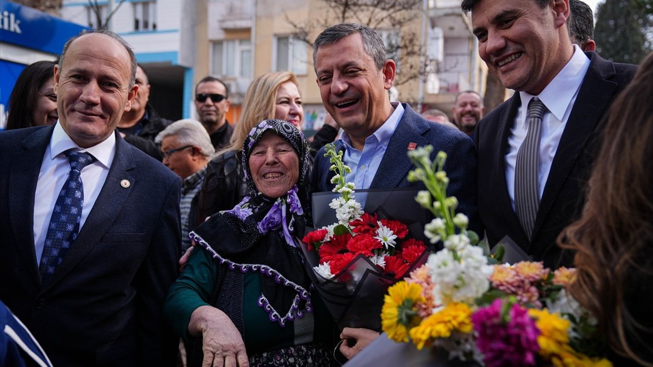 CHP Genel Başkanı Özgür Özel, Manisa'da Demokratik Devrim Vurgusu Yaptı