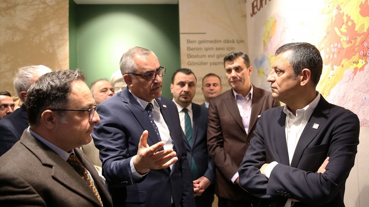 CHP Genel Başkanı Özgür Özel, Manisa'da Jeopark Ziyaretçi Merkezi Açılışında Değerlendirmelerde Bulundu