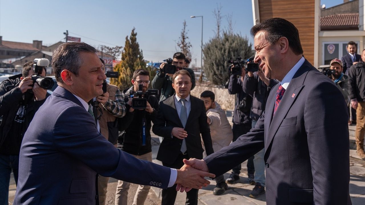 CHP Genel Başkanı Özgür Özel, Saadet Partisi Genel Başkanı Mahmut Arıkan'ı Ziyaret Etti