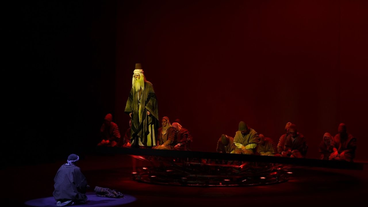 CHP Genel Başkanı Özgür Özel, 'Yunus Emre Bir Tasavvuf Müzikali'ni İzledi