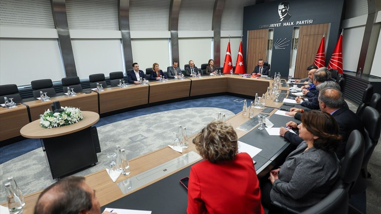 CHP Genel Başkanı Özgür Özel, Yurttaş Birlikteliği Heyetini Kabul Etti