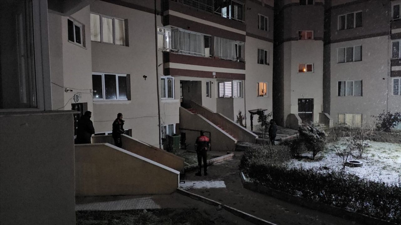 Çorum'da Cezaevi Firarisi Apartmanın Havalandırma Boşluğunda Yakalandı