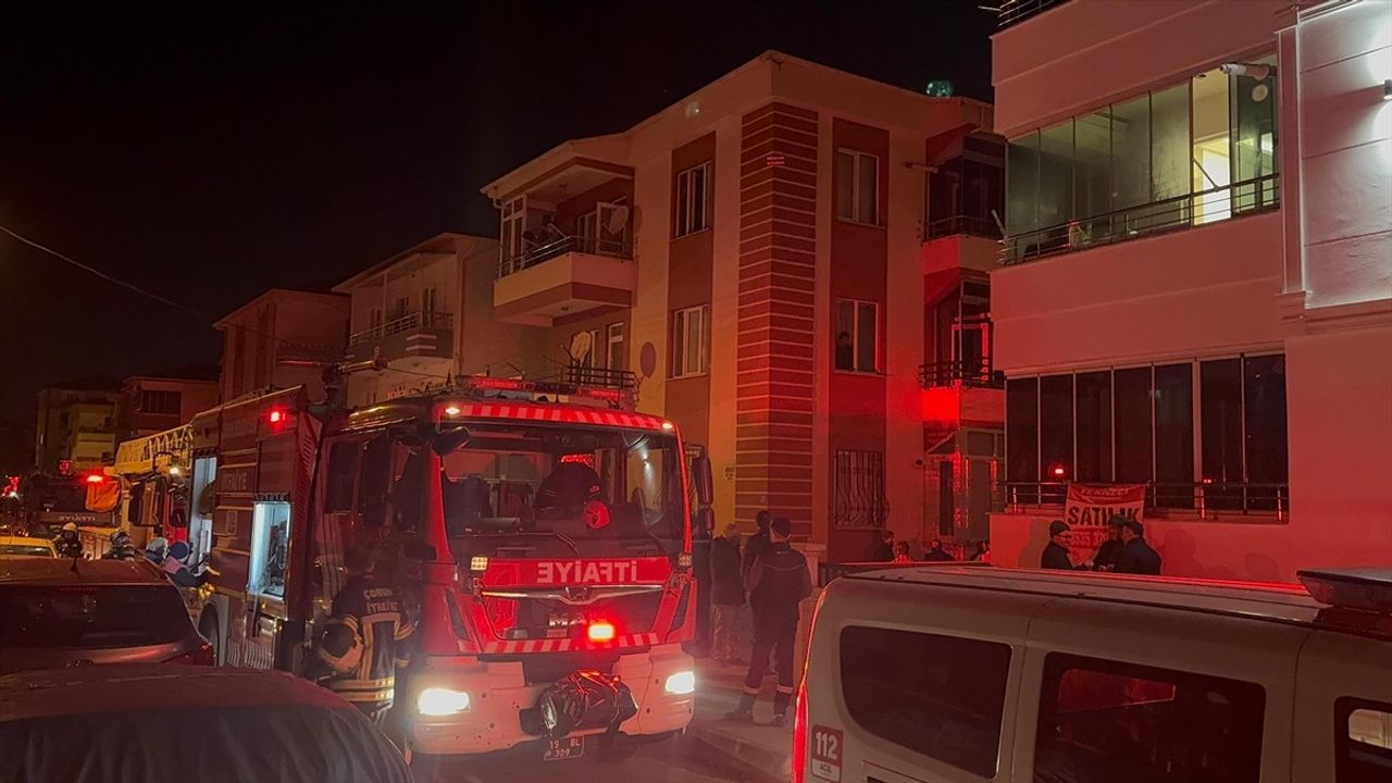 Çorum'da Ev Yangınında 4 Kişi Dumandan Etkilendi