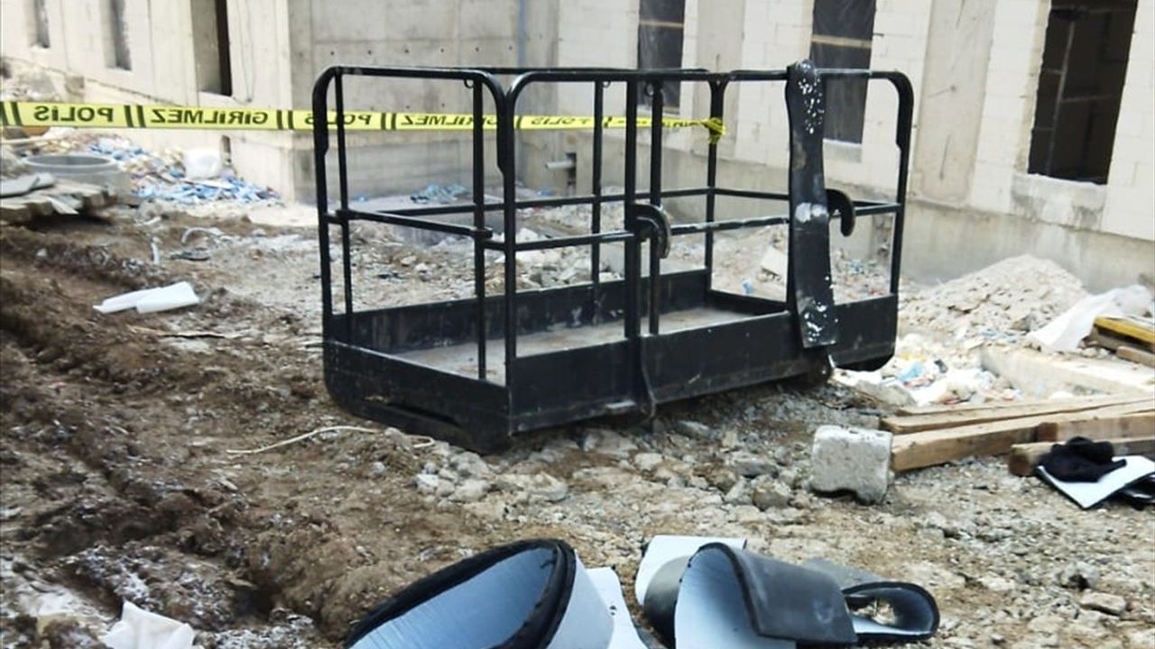 Çorum'da Vinç Sepetinin Düşmesi Sonucu 1 İşçi Hayatını Kaybetti, 1 İşçi Yaralandı