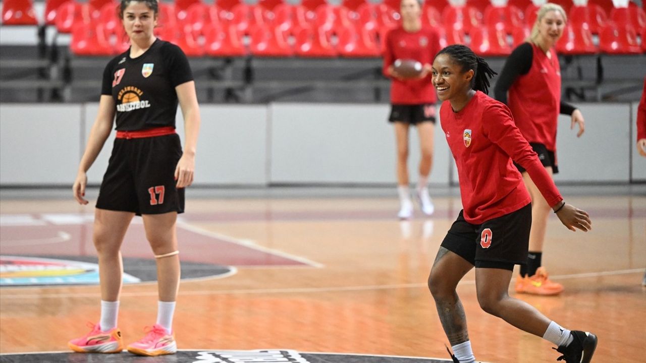 Crystal Dangerfield, Kayseri Basketbol'un Sırtlanıyor