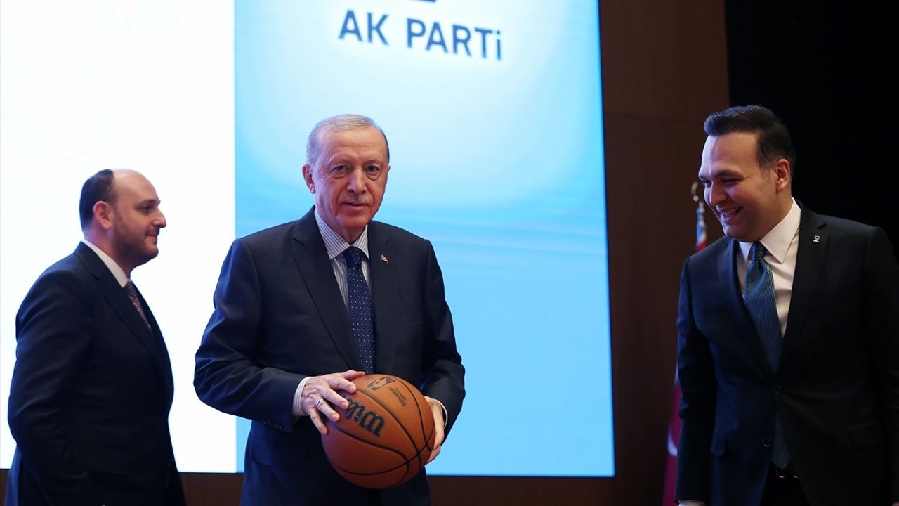 Cumhurbaşkanı Erdoğan, AK Parti Kadın ve Gençlik Kolları MKYK Toplantılarına Başkanlık Etti