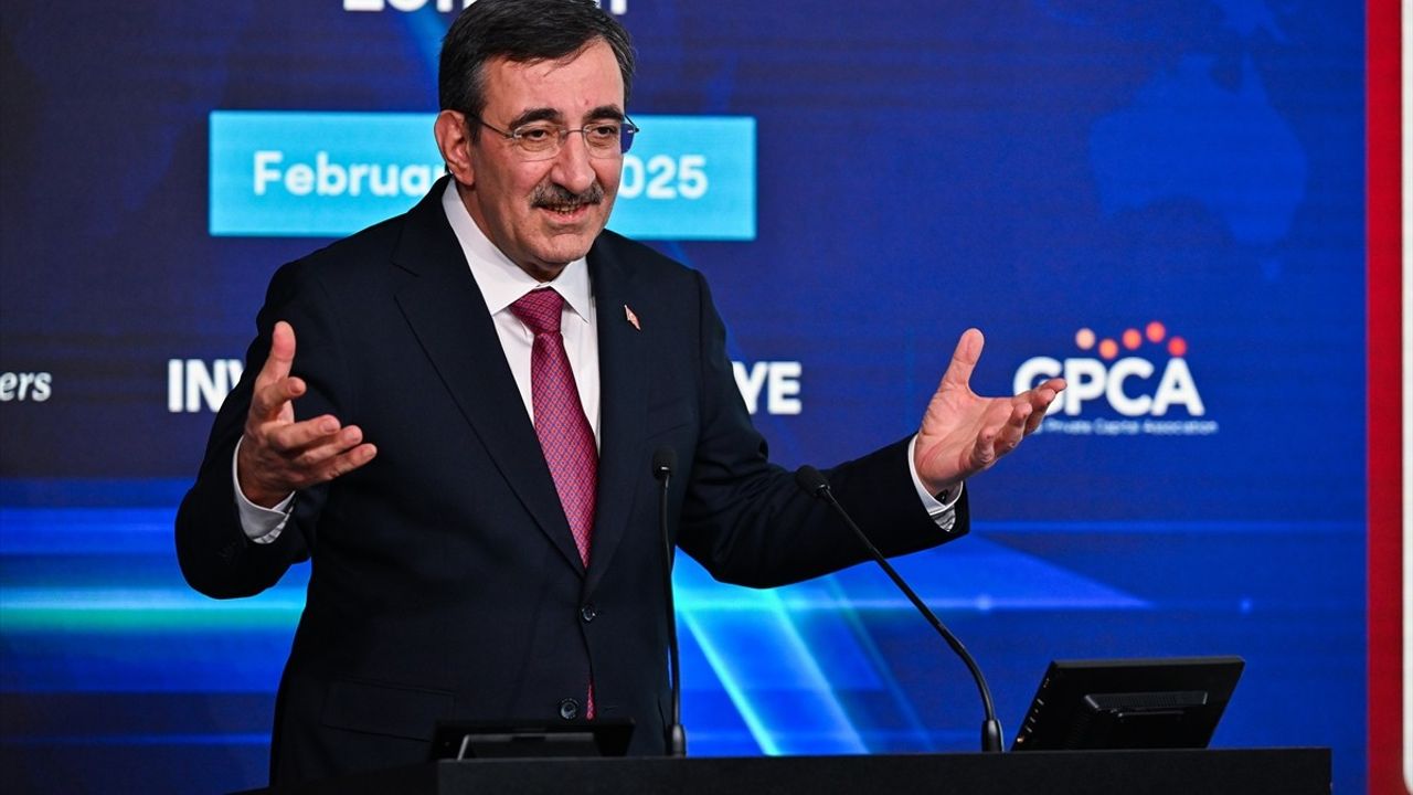 Cumhurbaşkanı Yardımcısı Yılmaz, Londra'da Türkiye'nin Ekonomik Görünümünü Yabancı Yatırımcılara Anlattı