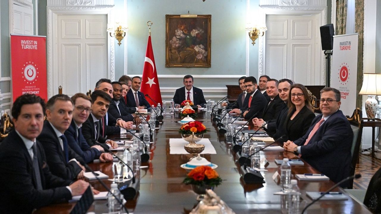 Cumhurbaşkanı Yardımcısı Yılmaz, Londra'da Uluslararası Yatırımcılarla Bir Araya Geldi