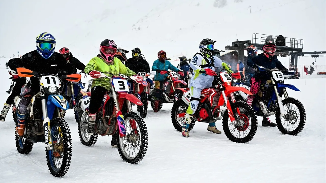Davraz Kayak Merkezi'nde Motosnow Yarışları Başladı