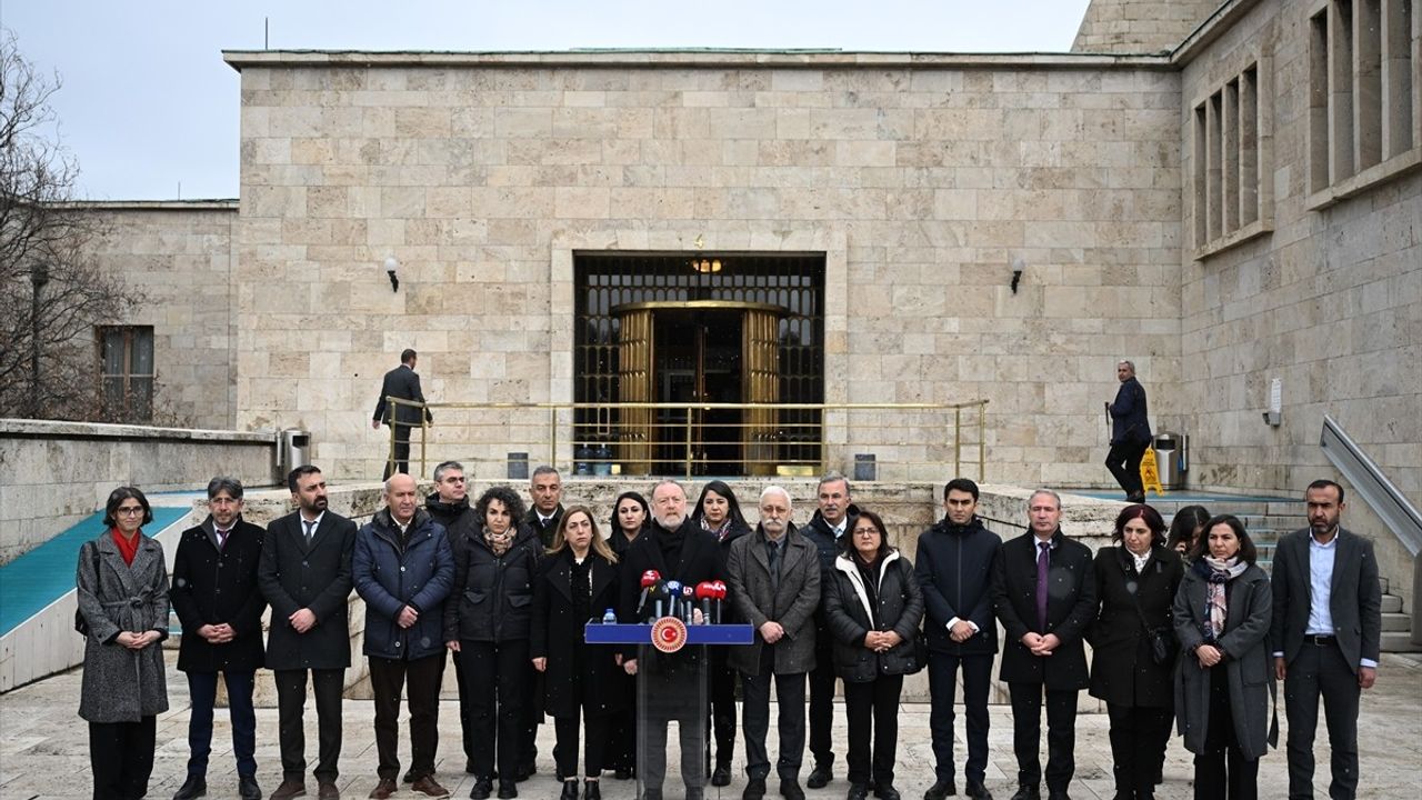 DEM Parti'den Belediyelere Görevlendirmelere İlişkin Kanun Teklifi Talebi