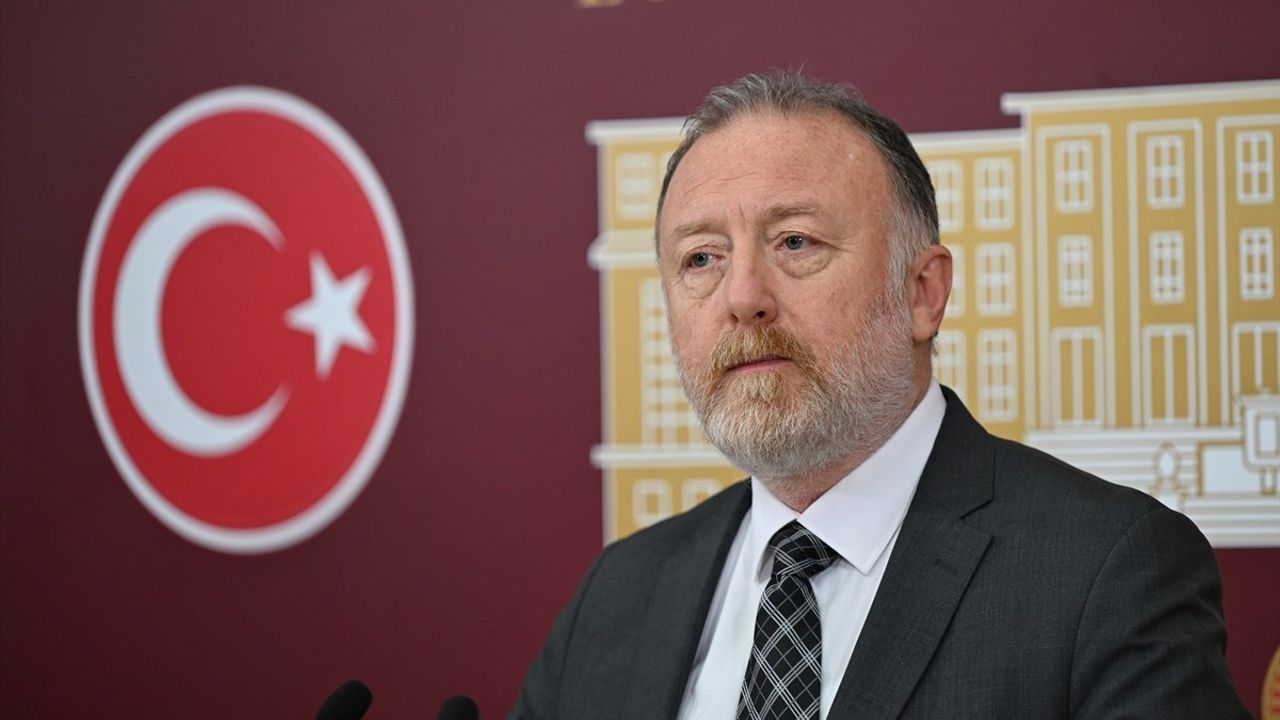 DEM Parti Grup Başkanvekili Sezai Temelli, Soruşturmaları Eleştirdi