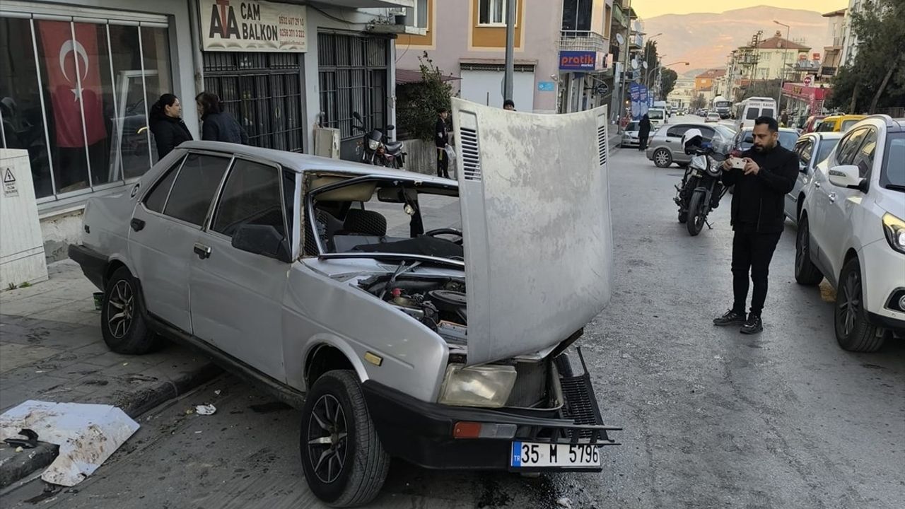 Denizli'de Trafik Kazası: 1 Polis ve 3 Sivil Yaralandı