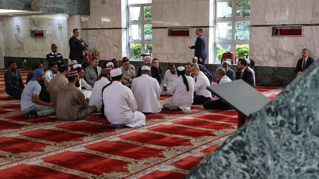 Dışişleri Bakanı Hakan Fidan, Güney Afrika'da Nur'ul Hamidiye Camii'ni Ziyaret Etti