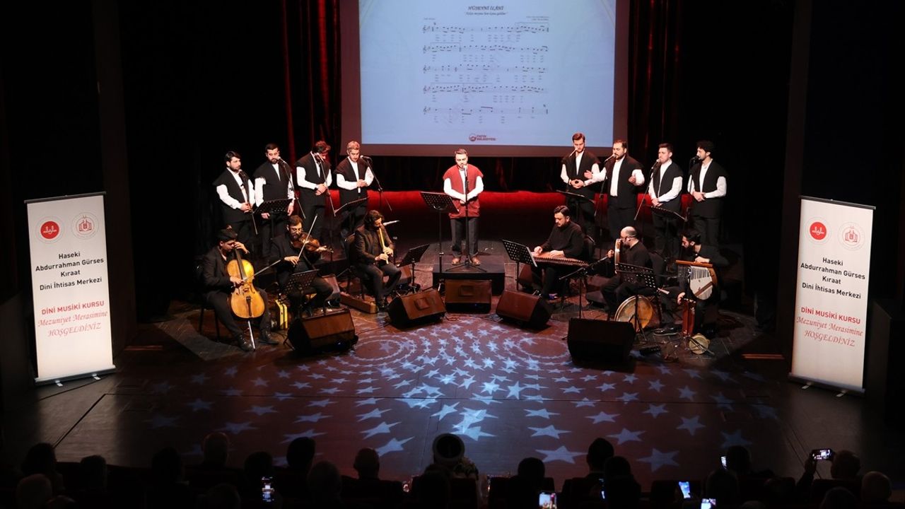 Diyanet İşleri Başkanı Erbaş, Dini Musiki Kursu Mezuniyet Törenine Katıldı