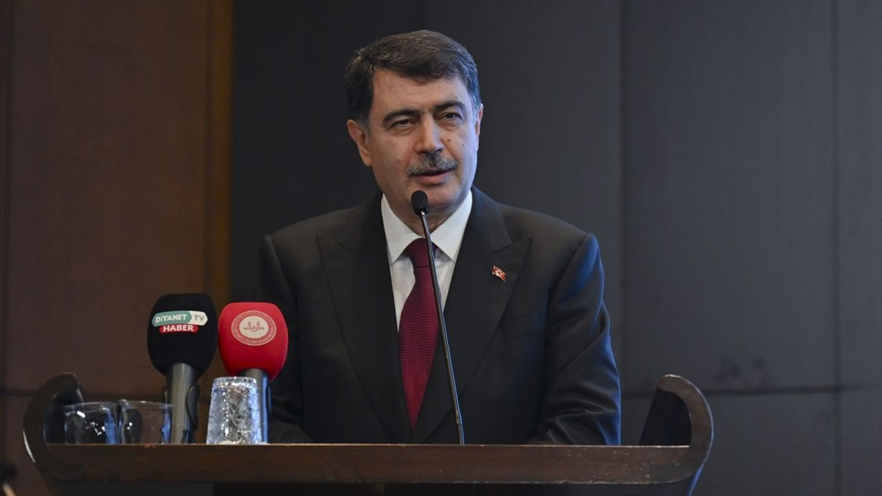 Diyanet İşleri Başkanı Erbaş, Hafızların Şiir Yarışmasında Kur'an'ın Önemi Üzerine Konuştu